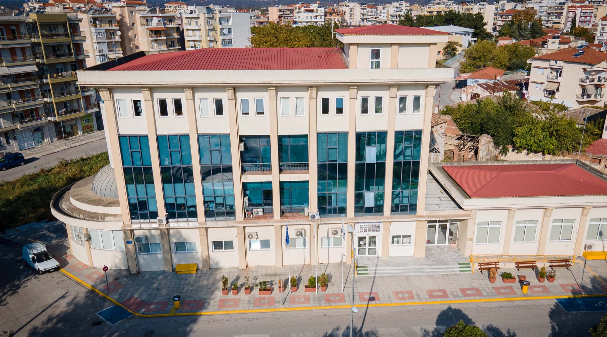 Komotini Belediyesi’nden Sıcak Hava Önlemi – 2. Yaşlılar Merkezi’nde (KAPI) Klimalı Salon Hizmete Açılıyor
