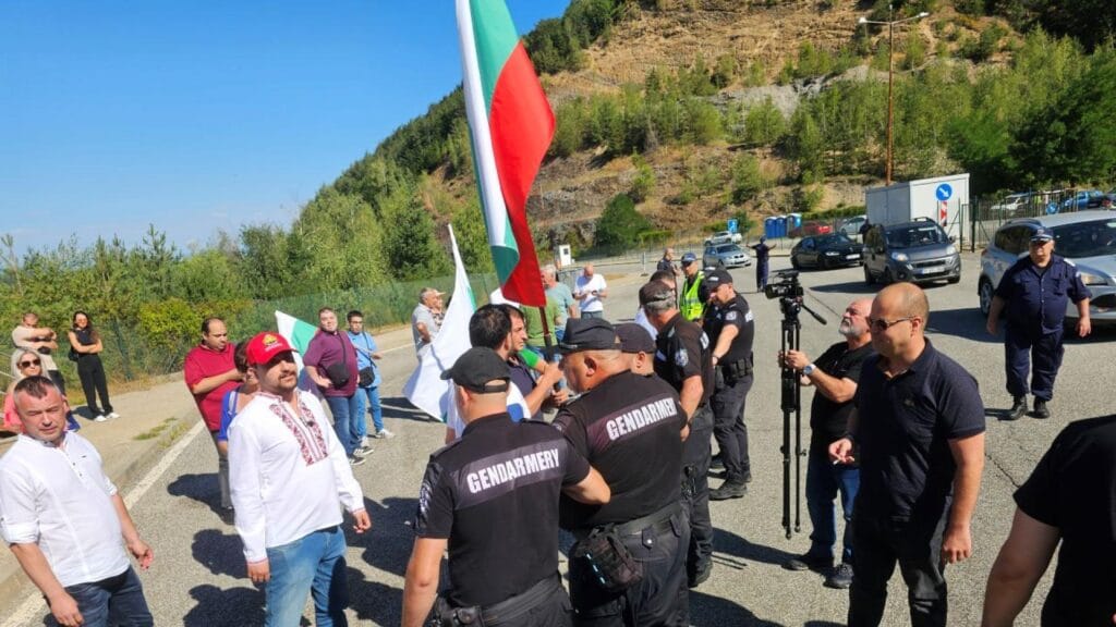 Bulgaristan Polisi Sınır Geçişinin Engellenmesini Önledi – Eylemciler Yeni Gösteri Çağrısı Yaptı