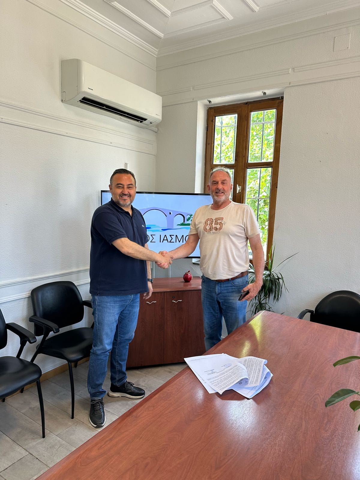 Yassıköy Belediye Başkanıüç yeni çocuk parkı inşa edilmesi için sözleşme imzalandı