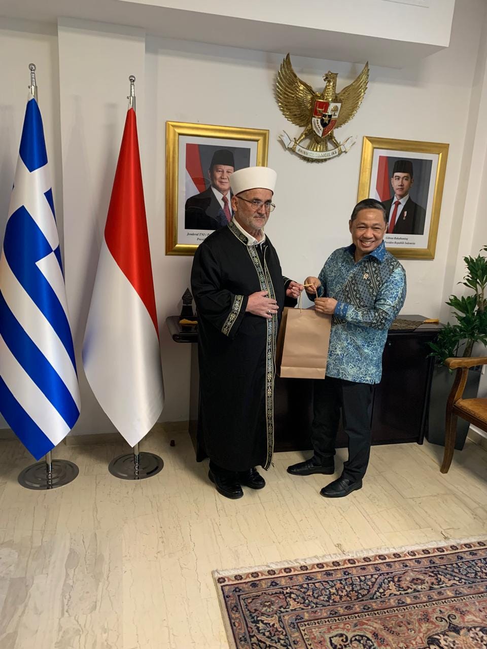 Endonezya Cumhuriyeti Atina Büyükelçisi'nin Fazîletli Müftümüz'e özel daveti ve Müftümüz'ün Endonezya Dışişleri Bakan Yardımcısı ile görüşmesi.
