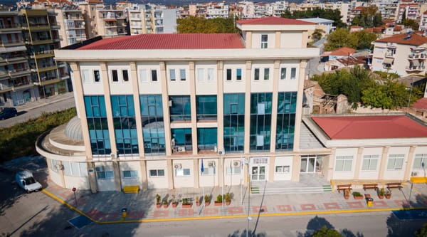 Komotini Belediyesi’nden Sıcak Hava Önlemi – 2. Yaşlılar Merkezi’nde (KAPI) Klimalı Salon Hizmete Açılıyor