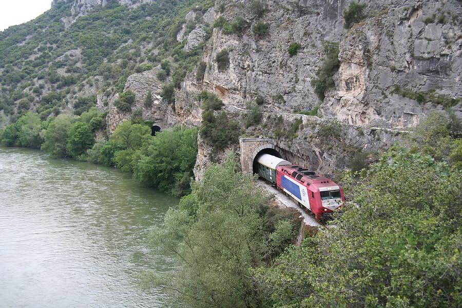 Xanthi Belediye Başkanı ile Ulaştırma Bakanlığı yetkililerinin Toxotes – Stavroupoli – Paranesti hattının turizm açısından canlandırılması için yaptığı çalışma toplantısı.